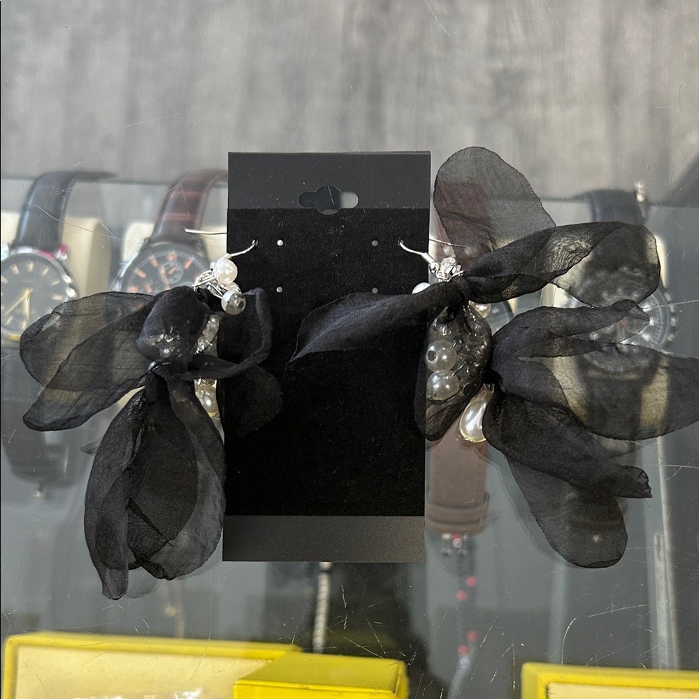 Elegant Black Floral Earrings